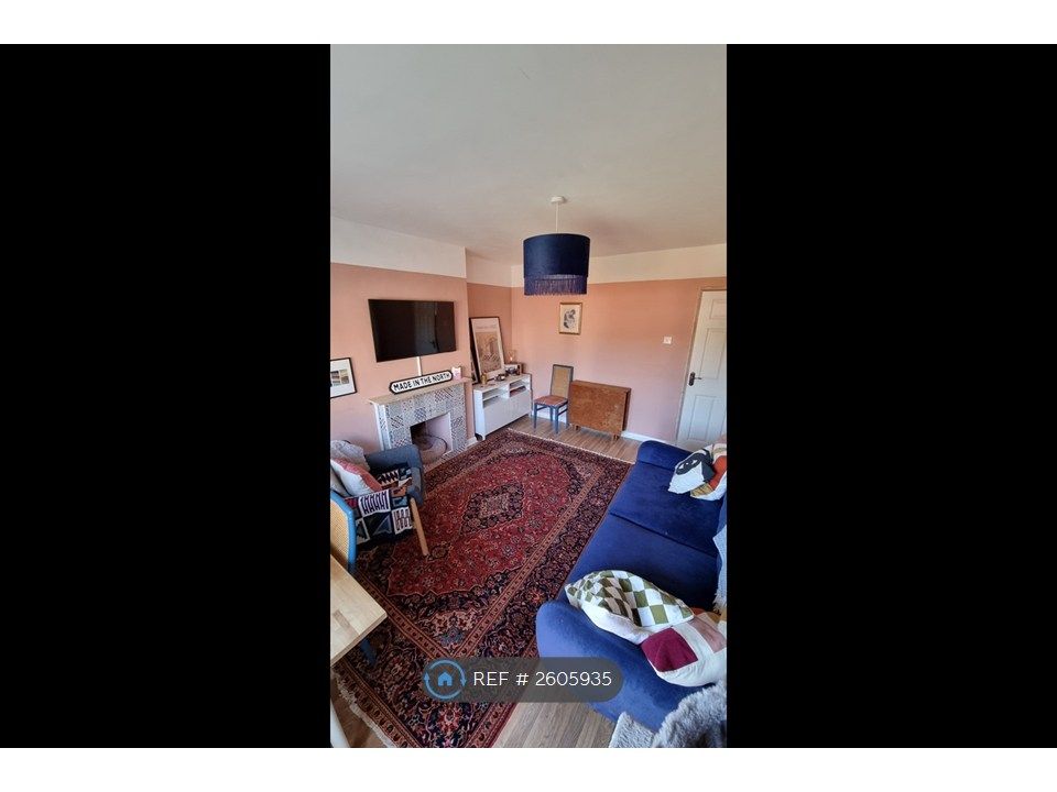 Property photo 2 of 11 Living Room