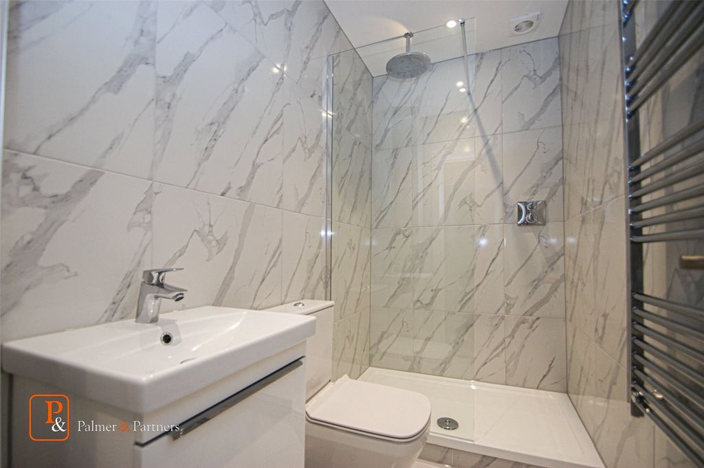 Property photo 2 of 6 Bathroom