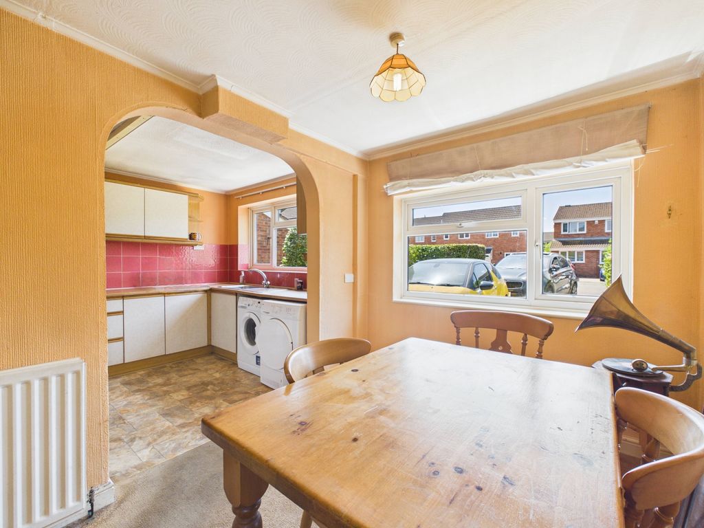 Property photo 3 of 14 Dining Room