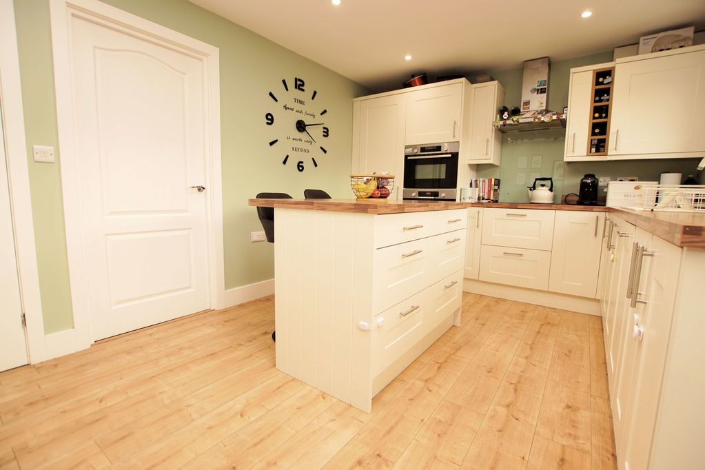 Property photo 2 of 19 Kitchen/Breakfast Room