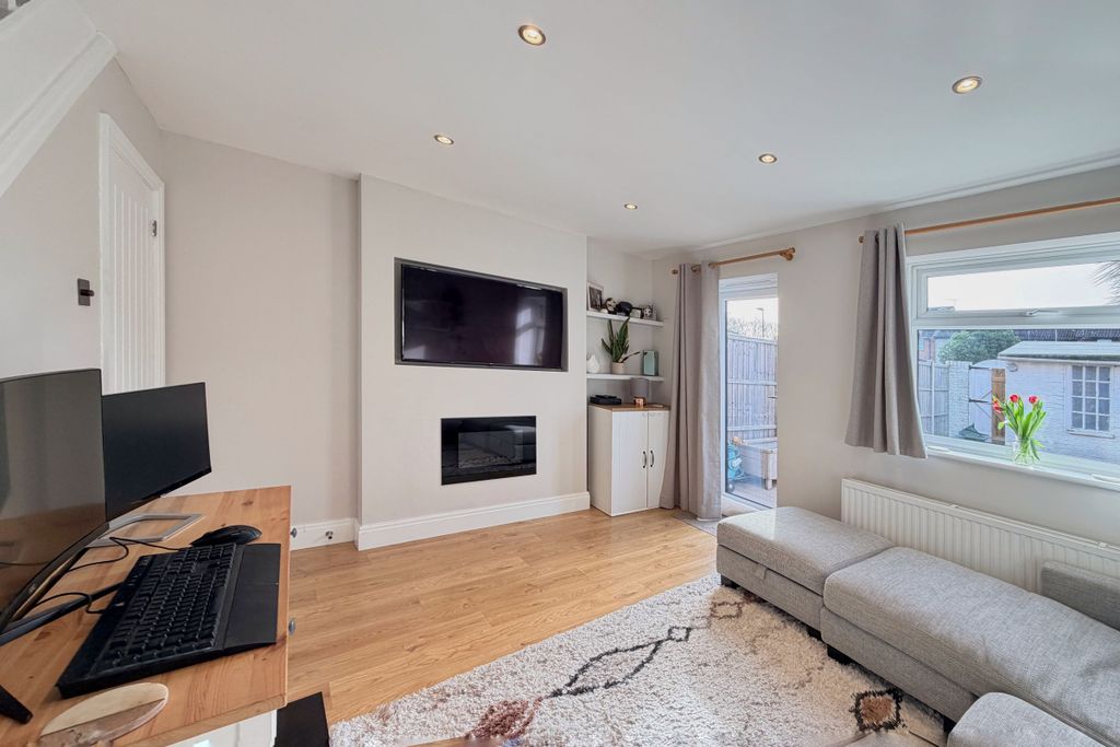 Property photo 2 of 11