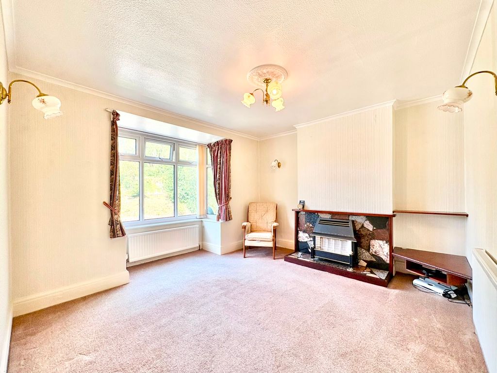 Property photo 2 of 27