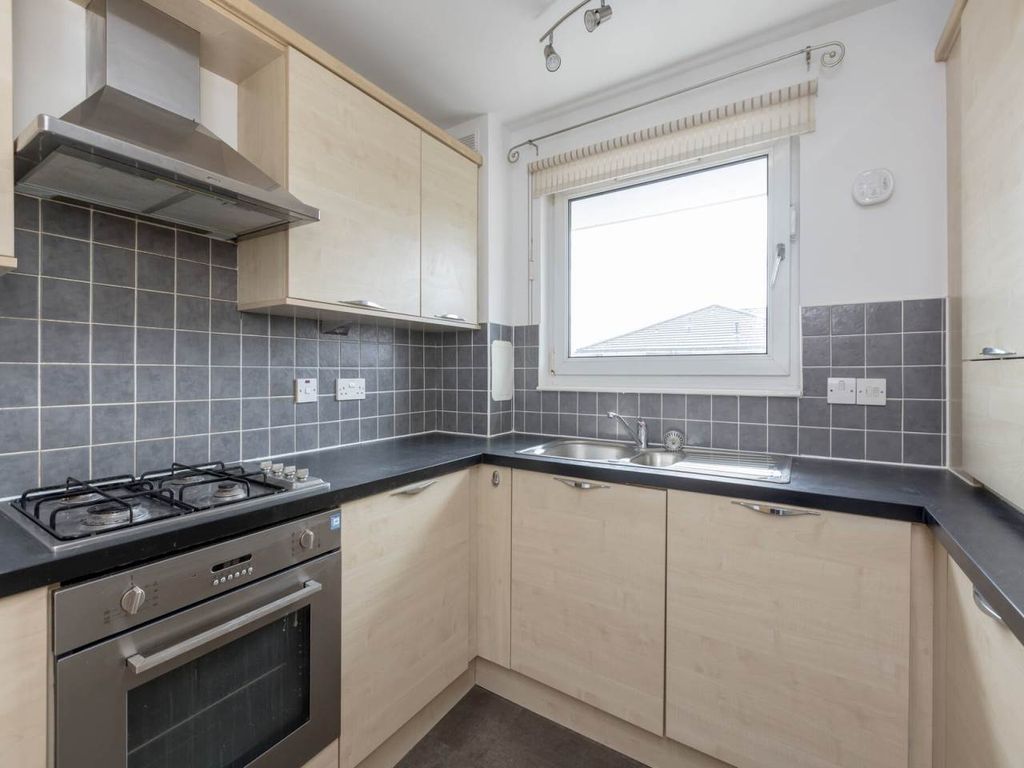 Property photo 3 of 16 75896_Stenhousegrds-003