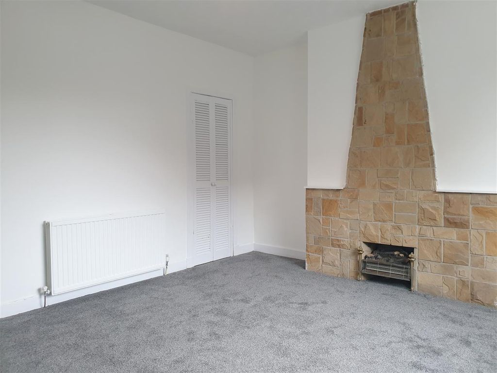 Property photo 3 of 12 Lounge