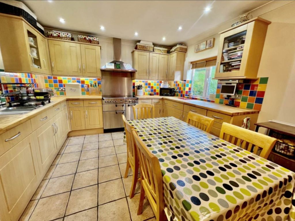 Property photo 3 of 16 Kitchen