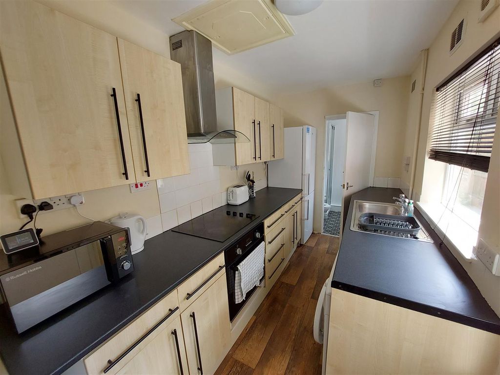 Property photo 2 of 7 Kitchen.Jpg