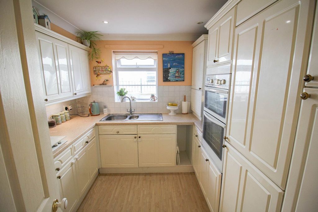 Additional image 12 of 3 bed flat for saleRoyal Sands, Beach Road, Weston-Super-Mare BS23