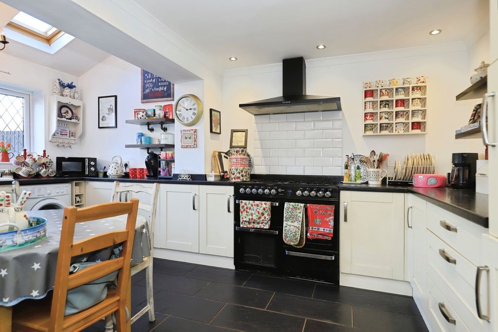 Property photo 3 of 19 Breakfast Kitchen
