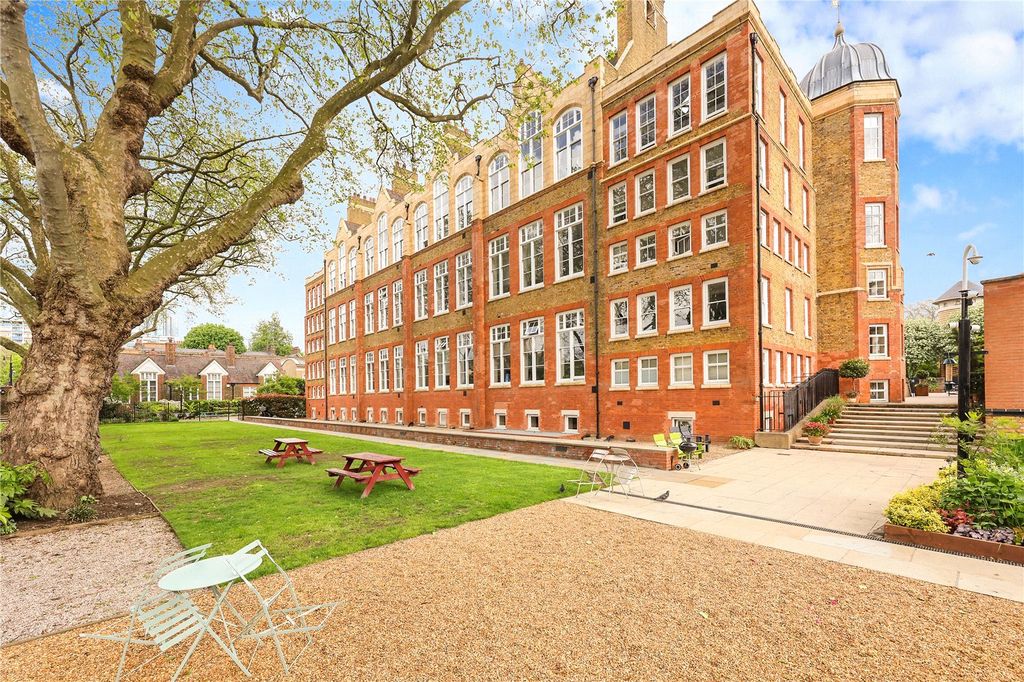 Property photo 1 of 17 Picture No. 01