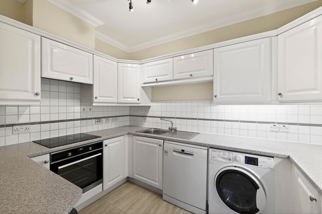 Property photo 2 of 13 Reception/Kitchen