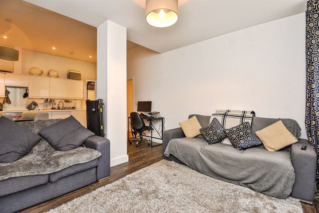 Property photo 3 of 17