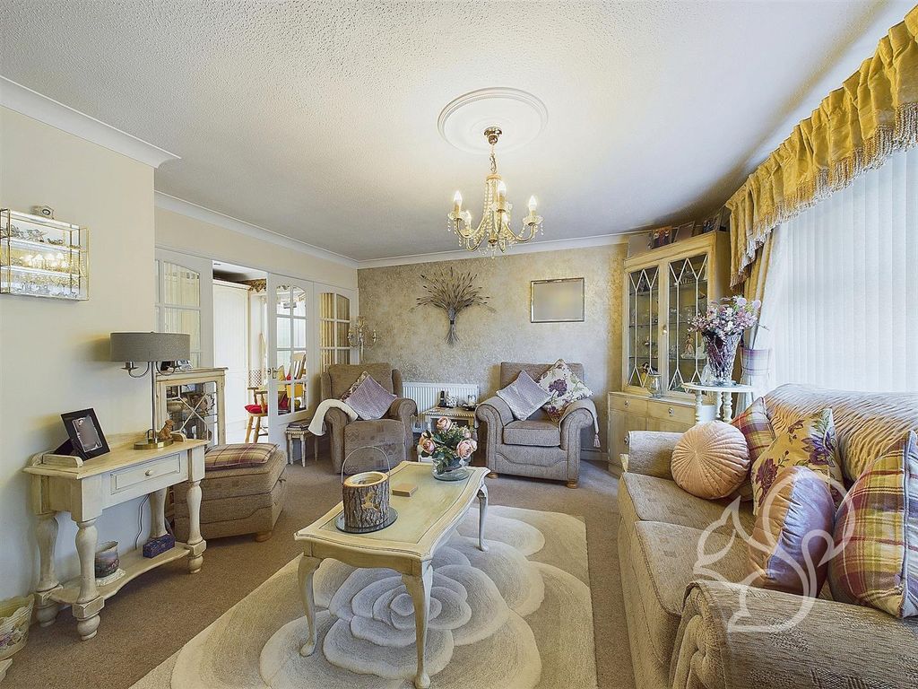 Property photo 2 of 21 Living Room