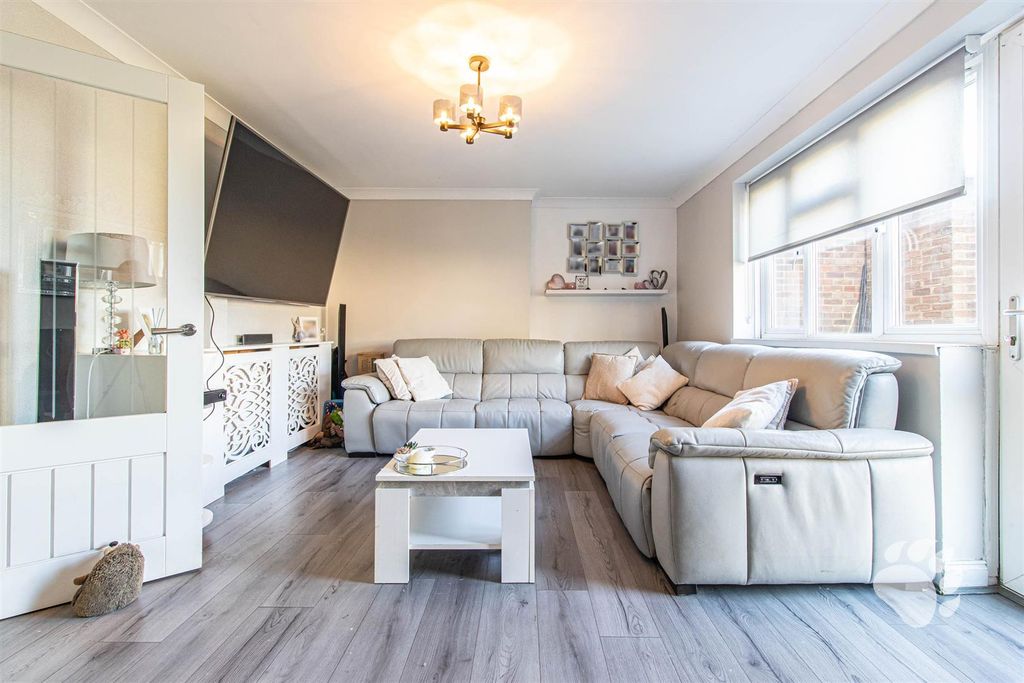 Property photo 2 of 17 Lounge/Diner