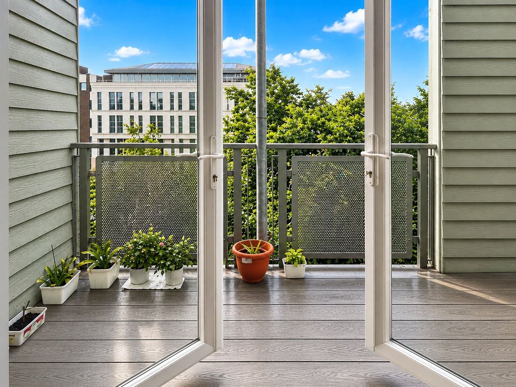 Property photo 3 of 7 Balcony
