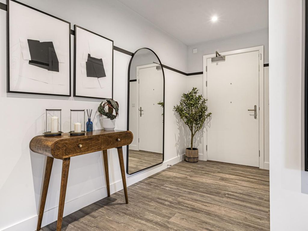 Property photo 3 of 15 Canalside Quarter, Hallway