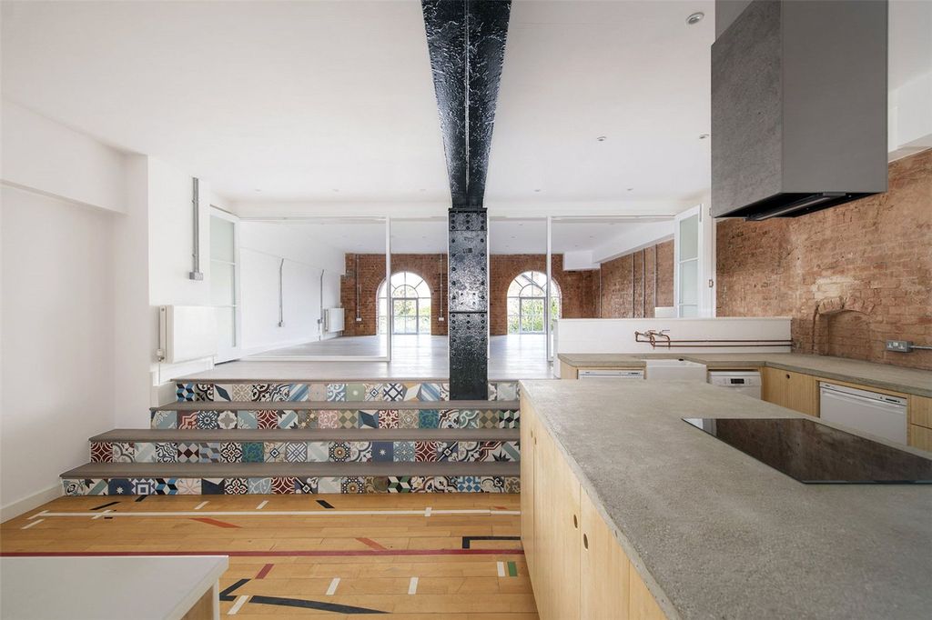 Property photo 1 of 15 Spratt's Factory E14