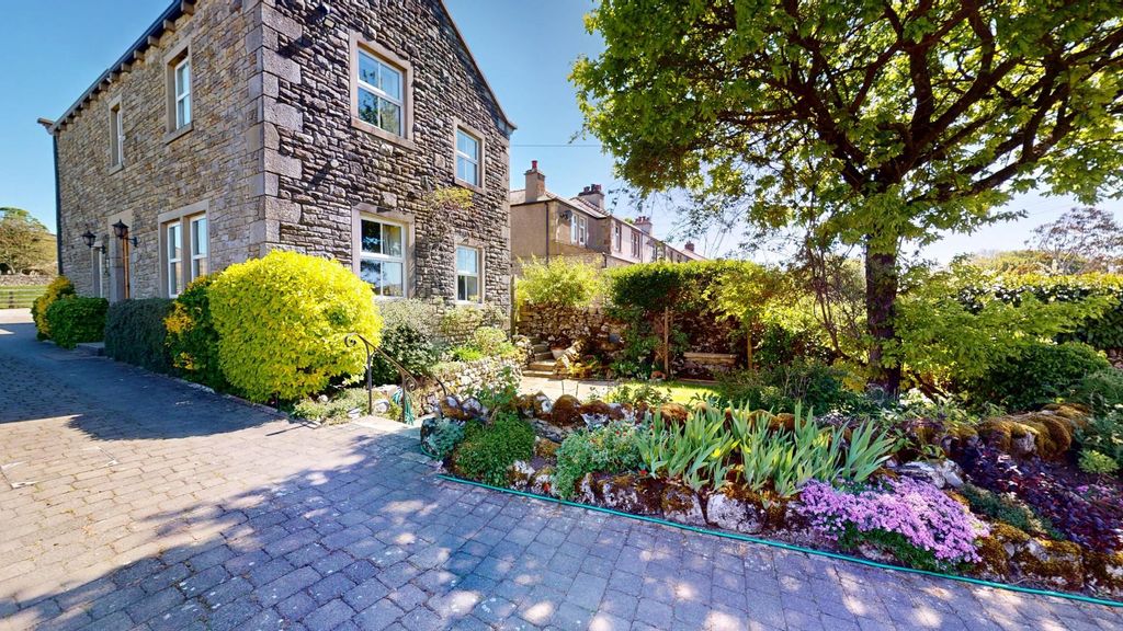 Property photo 1 of 26 Woodside-05192025_162215.Jpg