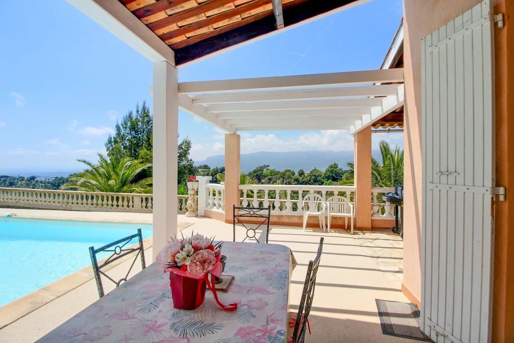 Property photo 2 of 38