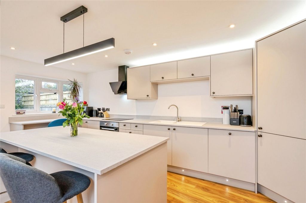 Property photo 2 of 24 Picture No. 17