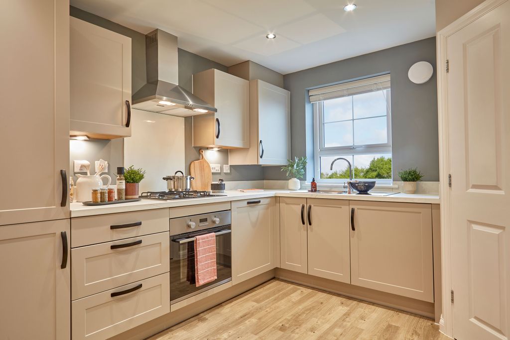 Property photo 1 of 6 Modern Fitted Kitchen In The Denford