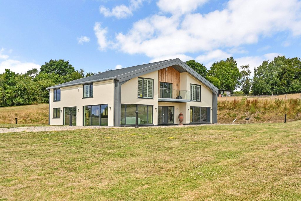 Property photo 1 of 18 External