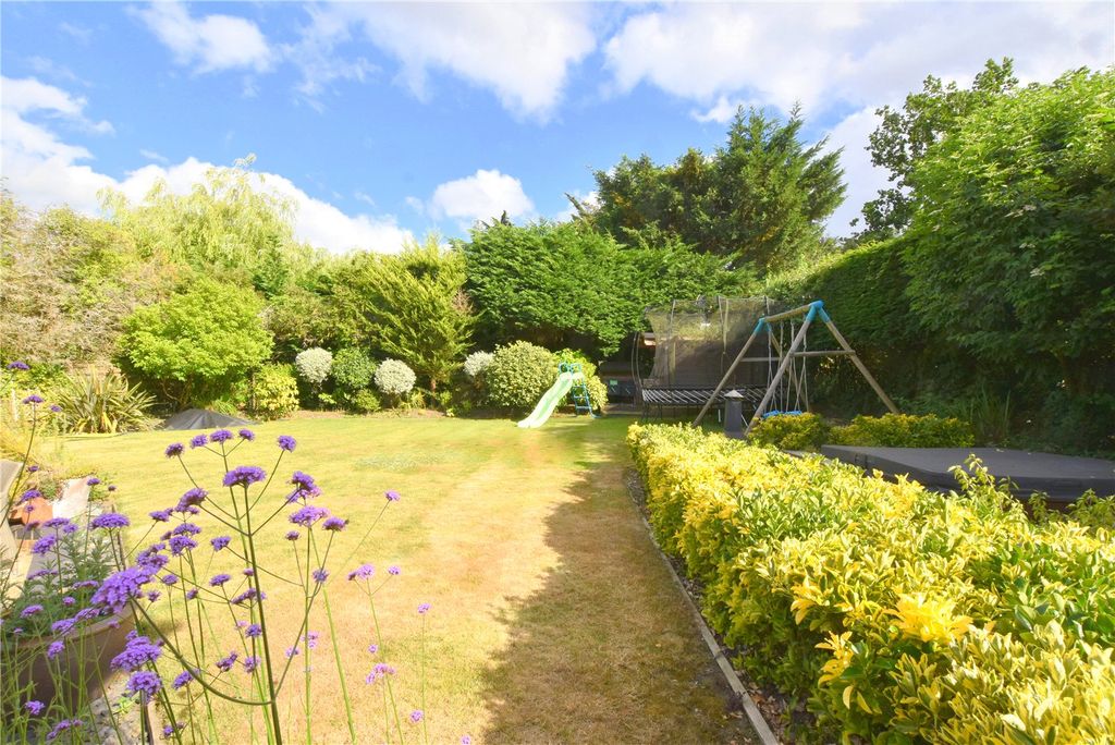 Property photo 2 of 17 Garden