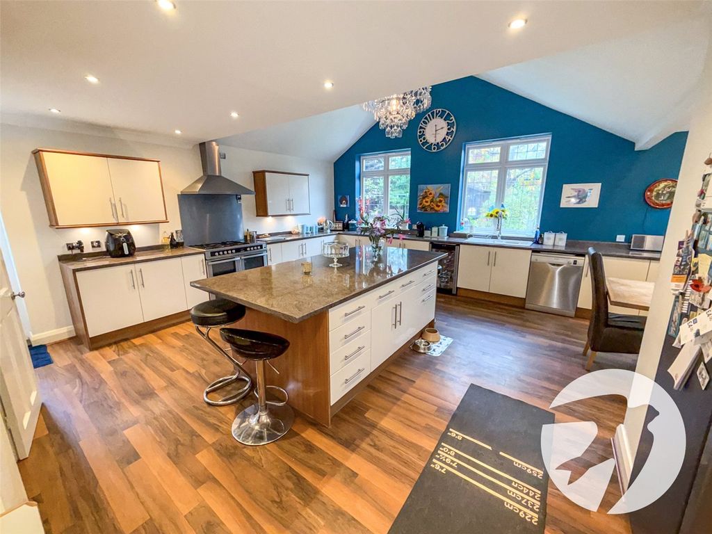 Property photo 3 of 27 Picture No. 31