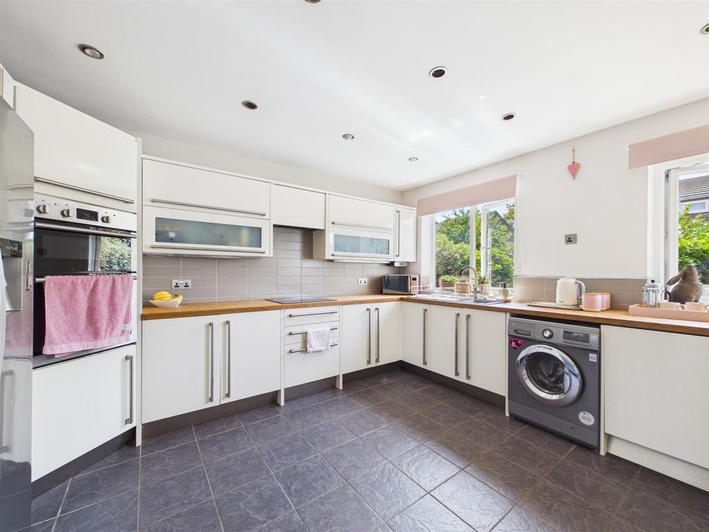 Property photo 3 of 24 Cam01563G0-Pr0287-Still007.Jpg