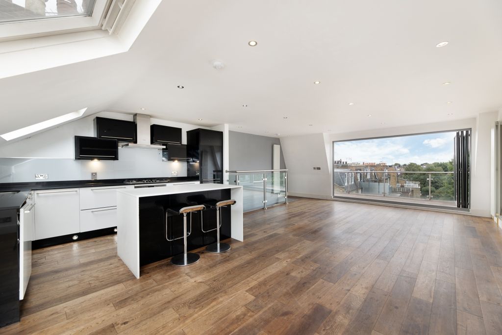Property photo 1 of 15 Shepherds Bush Ro...