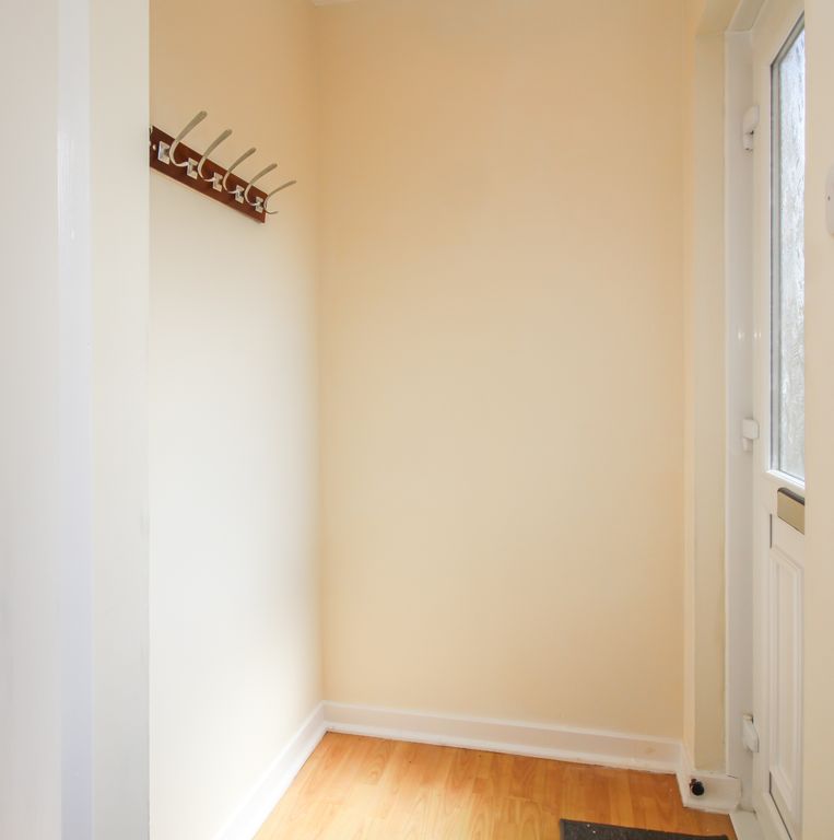 Property photo 3 of 19 80 Bankton Park West - Small-17