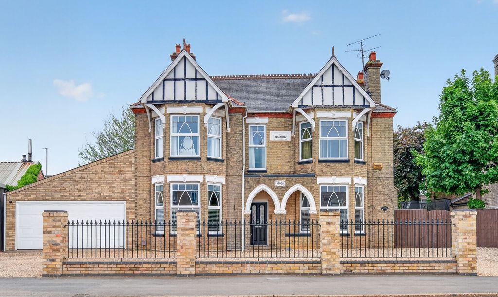 Property photo 1 of 62