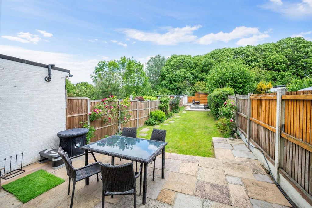 Property photo 3 of 14 Eastcroft Road