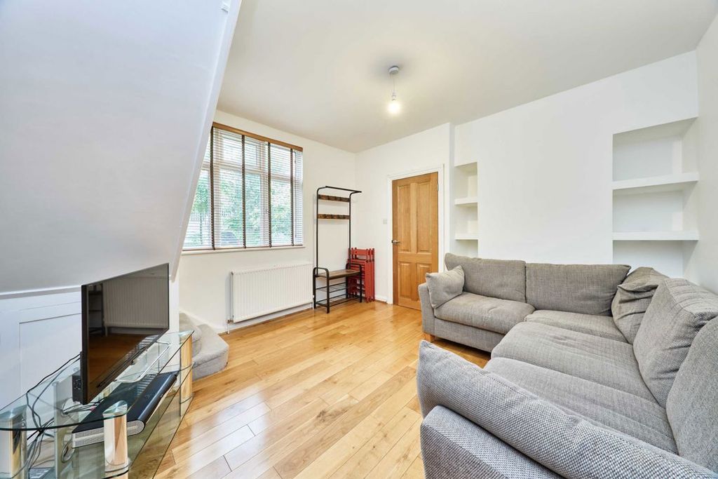 Property photo 2 of 7