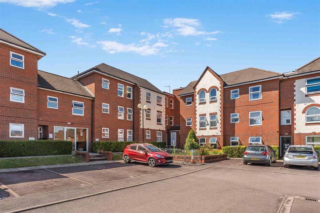 Property photo 1 of 15 18 Coopers Gate, Banbury-3.Jpg