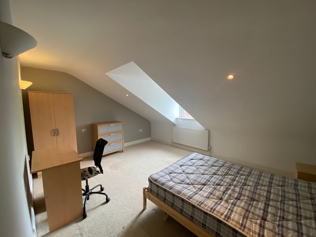 Property photo 3 of 12 Bedroom 2