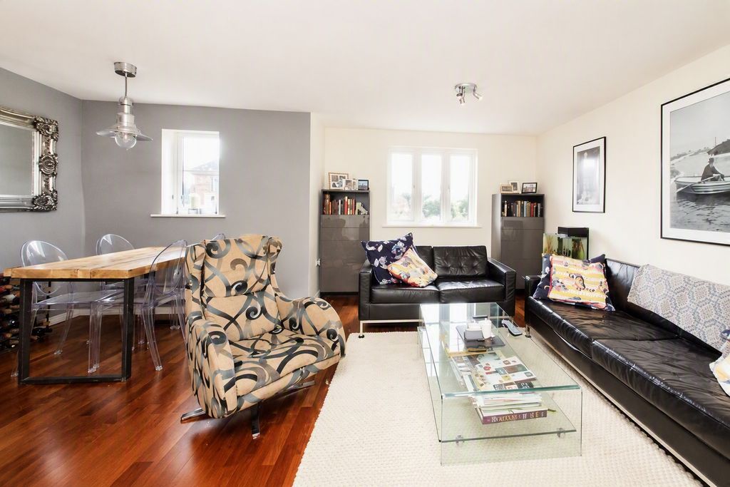 Property photo 2 of 8