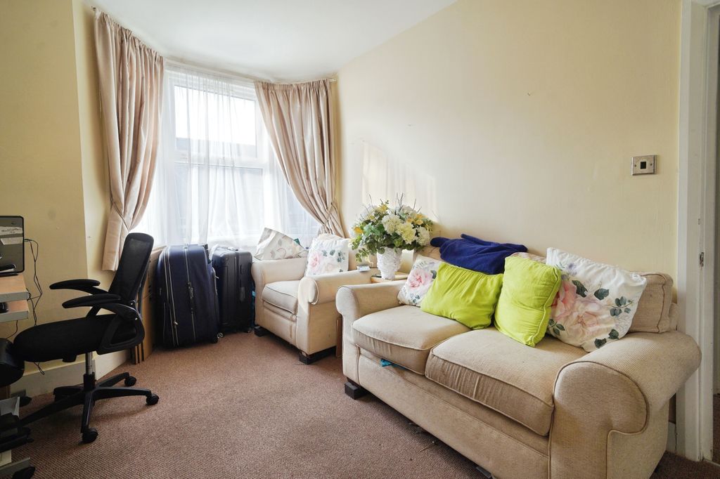 Property photo 3 of 19