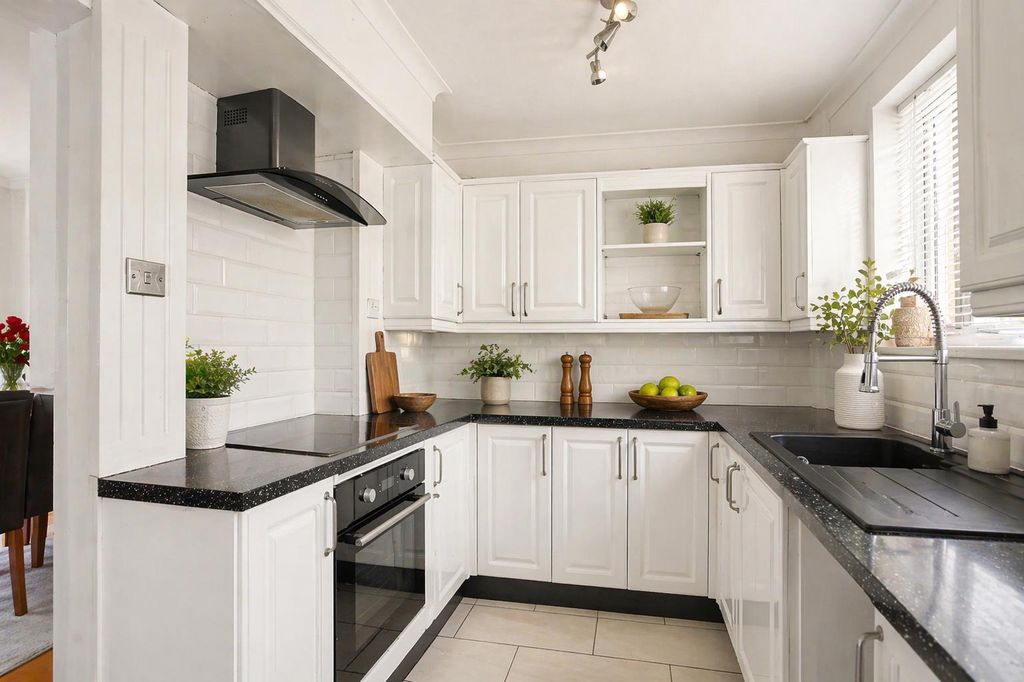 Property photo 2 of 15 Kitchen.Png