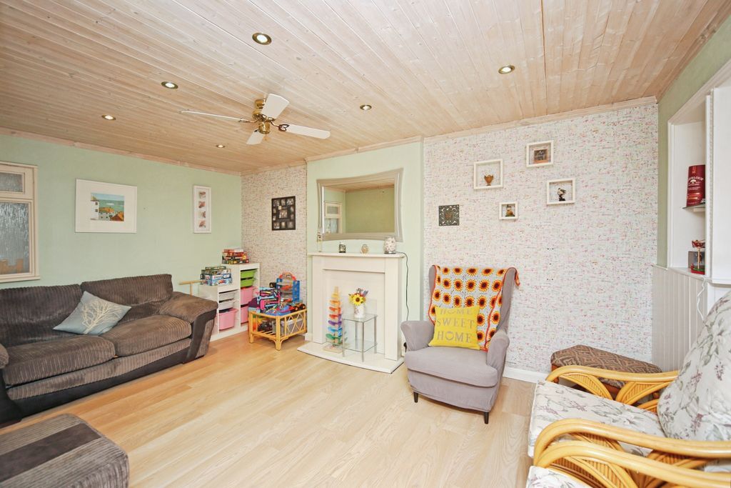 Property photo 2 of 20 Living Room