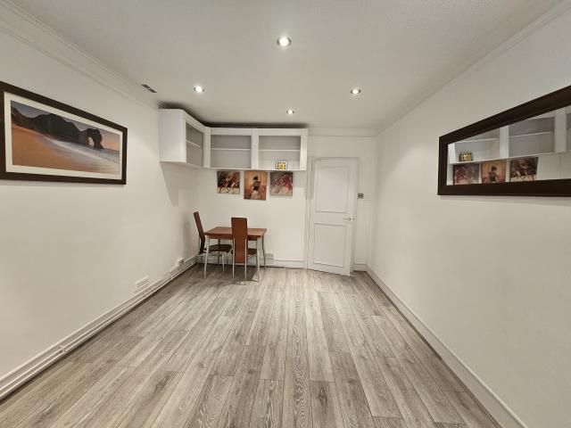 Property photo 2 of 6 Reception