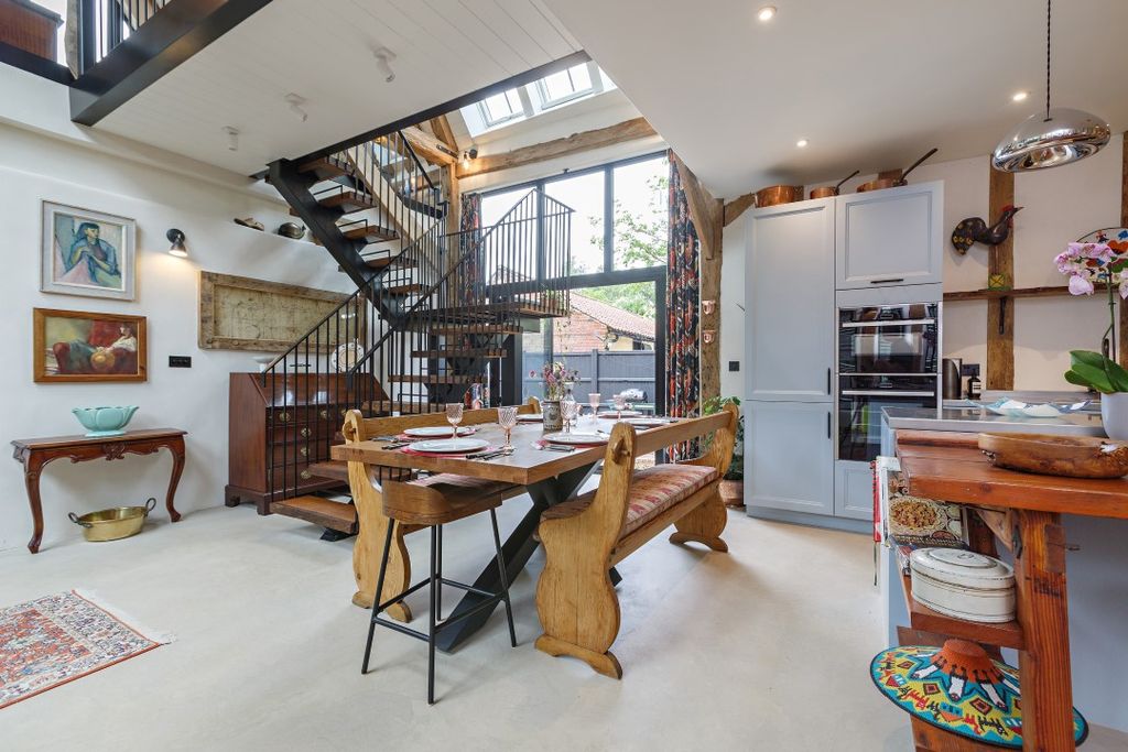 Property photo 2 of 26 230627-Threshingbarn-006