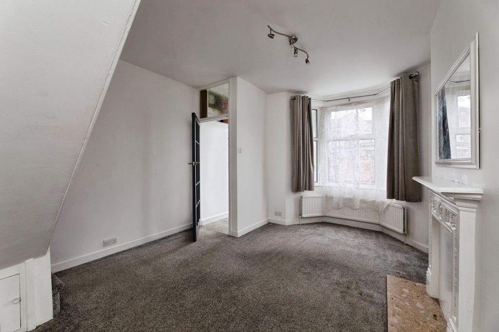 Property photo 2 of 15 Pbox-Img.Jpg