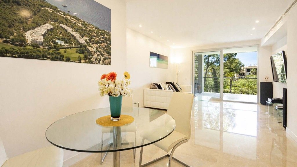 Property photo 3 of 14 Living