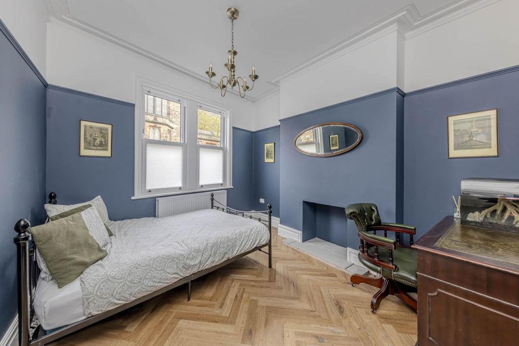 Property photo 3 of 27