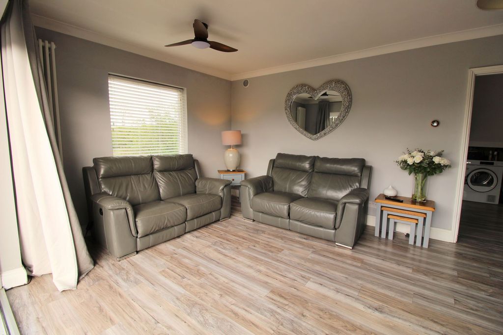 Property photo 3 of 32 Img_2860