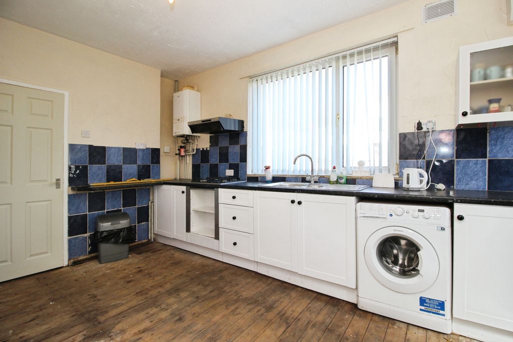 Property photo 2 of 15 Kitchen