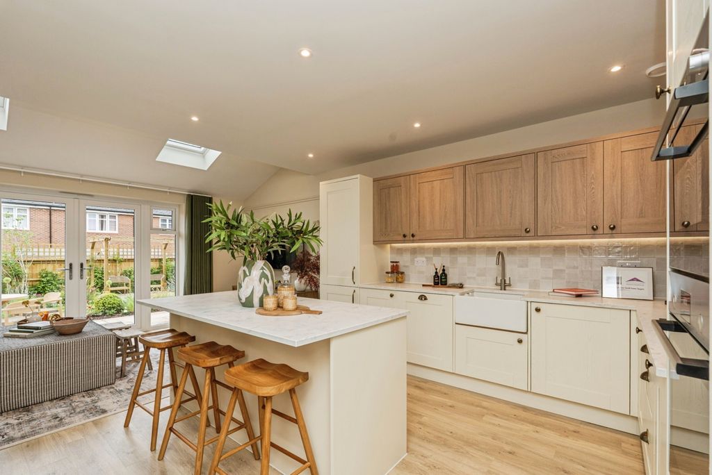 Property photo 3 of 23 Pbox-Img.Jpg