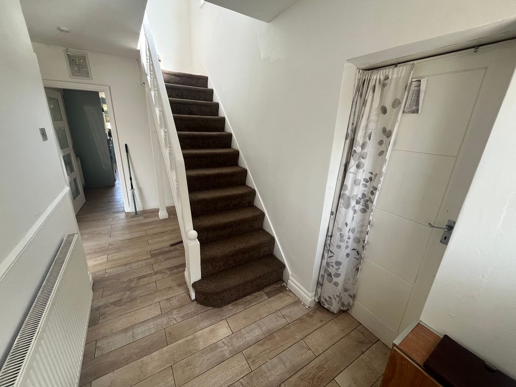 Property photo 2 of 16 Entrance 