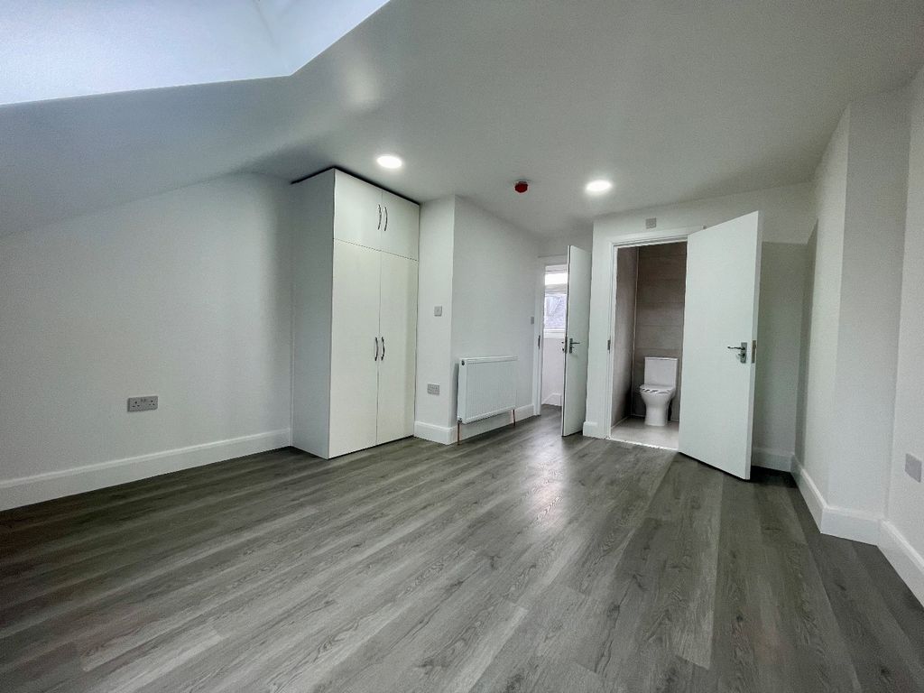 Property photo 1 of 10 4684122