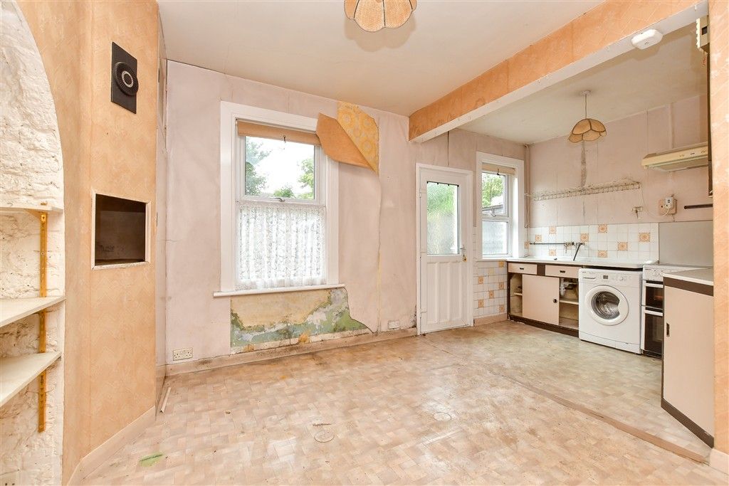 Property photo 3 of 10 Dining Area